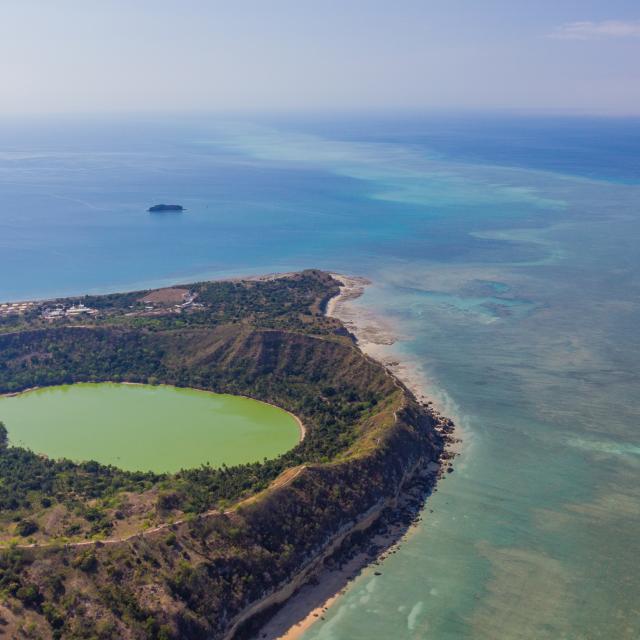Technicien réparant un PC