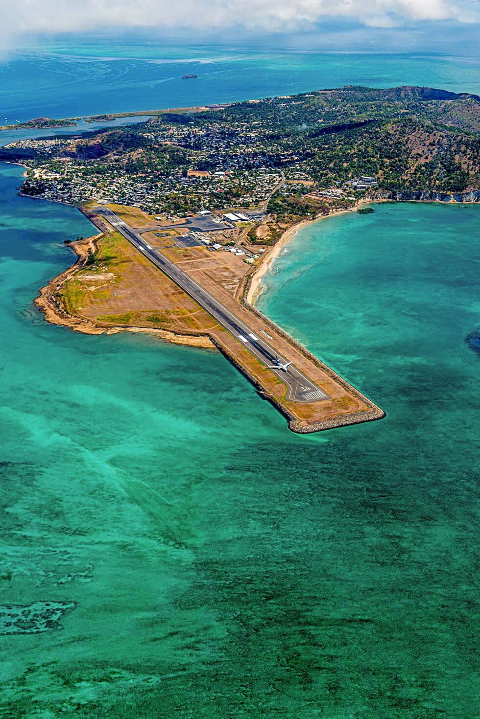 Technicien réparant un PC